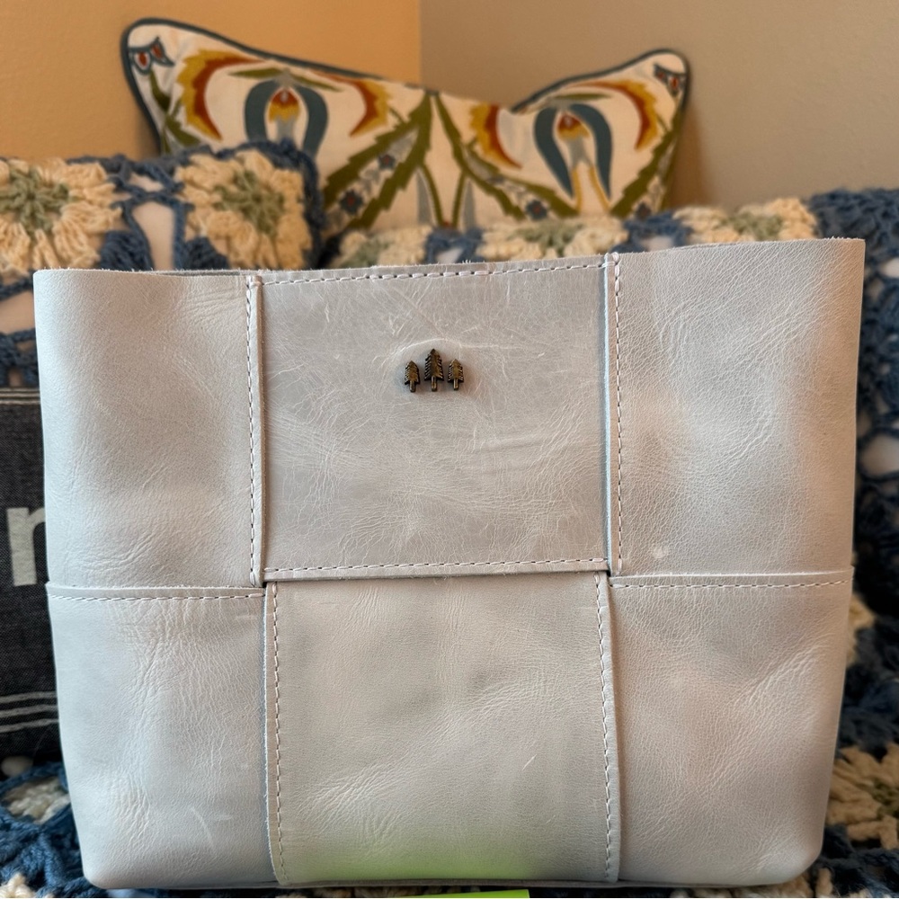 Portland Leather Large Charlotte Crossbody Bag in Beluga 🐋